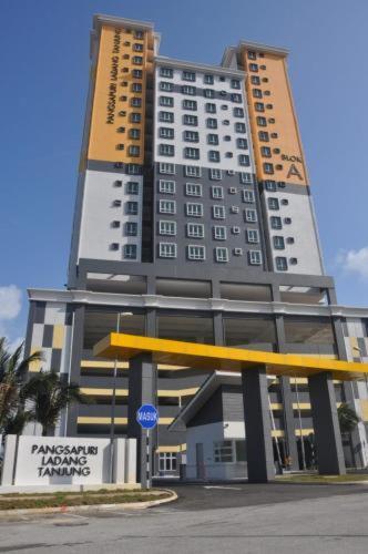 Seaside Haven Homestay Seaview Unit With Pool Opposite Ktcc & Mayang Mall - Pangsapuri Ladang Tanjung Kuala Terengganu Esterno foto